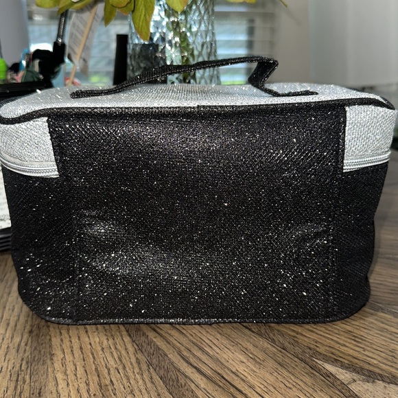 Stunning JUICY COUTURE makeup bag ✨💕✨ Sold out at JUICY STORE!!!! - Picture 5 of 5